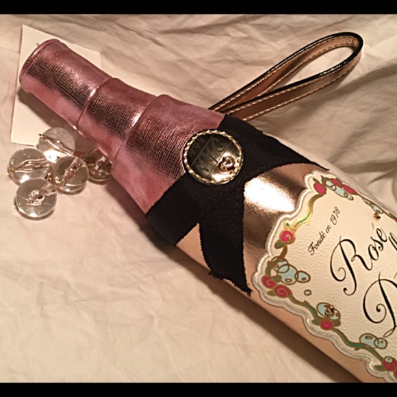 Betsey Johnson Handbags - 🌾Summer Sale🌾BETSEY JOHNSON Champagne Wristlet